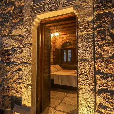 The Treasure Box - Private Stone Plaka (Milos)